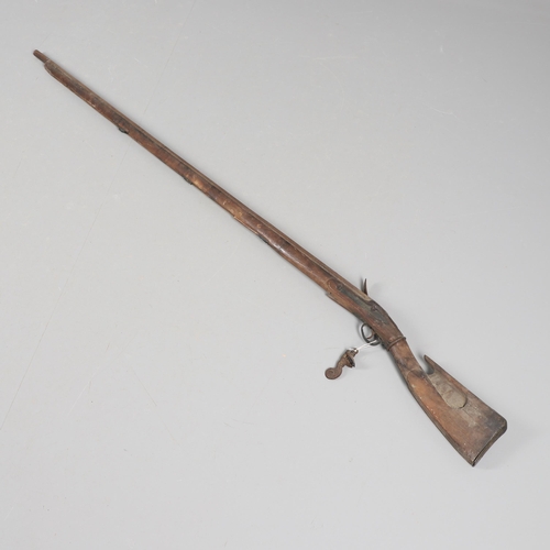 35 - A FLINTLOCK LONG GUN IN RELIC CONDITION AND SIMILAR SWORD. A flintlock gun with a 129 cm barrl, remn... 