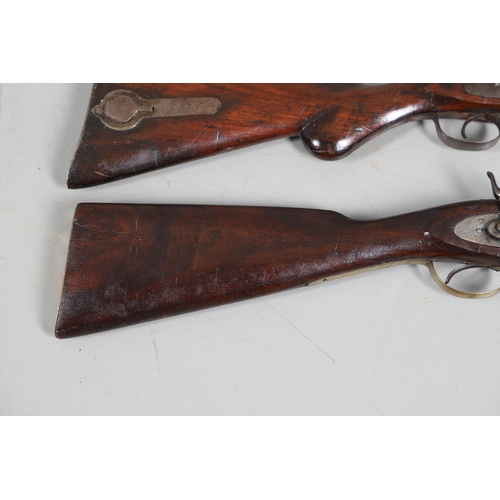 36 - A 19TH CENTURY ENFIELD TYPE PERCUSSION FIRING RIFLE AND ANOTHER SIMILAR. With a 97 cm unmarked barre... 