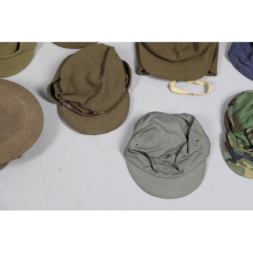 409 - AN EXTENSIVE COLLECTION OF MILITARY UNIFORM CAPS, BERETS AND OTHER ITEMS. SECOND WORLD WAR AND LATER... 