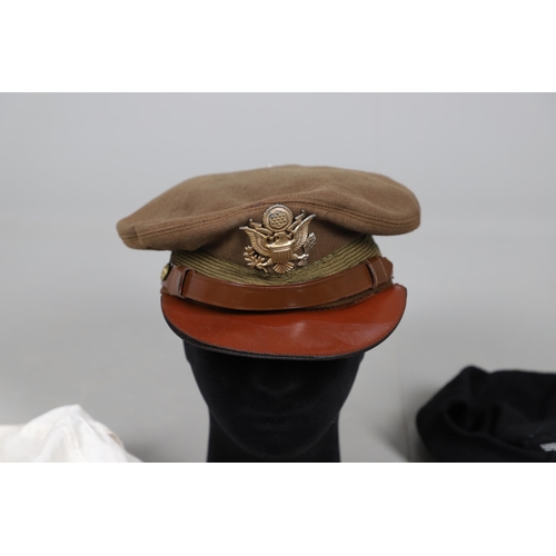 409 - AN EXTENSIVE COLLECTION OF MILITARY UNIFORM CAPS, BERETS AND OTHER ITEMS. SECOND WORLD WAR AND LATER... 