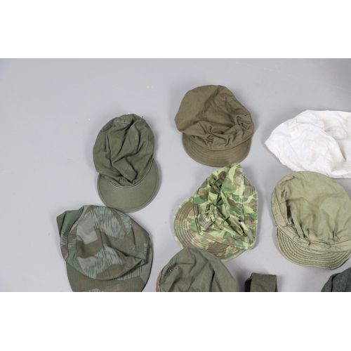 409 - AN EXTENSIVE COLLECTION OF MILITARY UNIFORM CAPS, BERETS AND OTHER ITEMS. SECOND WORLD WAR AND LATER... 