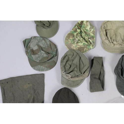 409 - AN EXTENSIVE COLLECTION OF MILITARY UNIFORM CAPS, BERETS AND OTHER ITEMS. SECOND WORLD WAR AND LATER... 