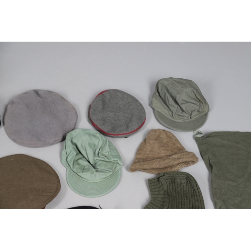 409 - AN EXTENSIVE COLLECTION OF MILITARY UNIFORM CAPS, BERETS AND OTHER ITEMS. SECOND WORLD WAR AND LATER... 