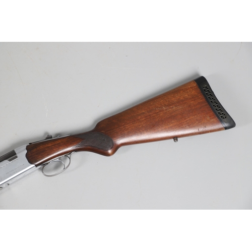 41 - A BERETTA 12 BORE SHOTGUN. A 12 bore shotgun by Pietro Beretta of Italy with 71 cm over and under ba... 