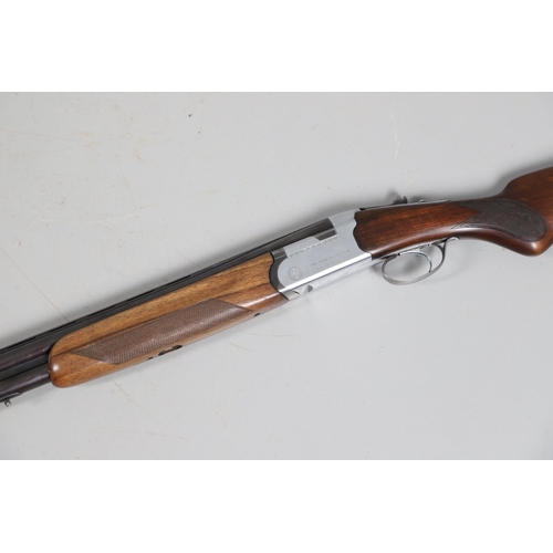 41 - A BERETTA 12 BORE SHOTGUN. A 12 bore shotgun by Pietro Beretta of Italy with 71 cm over and under ba... 