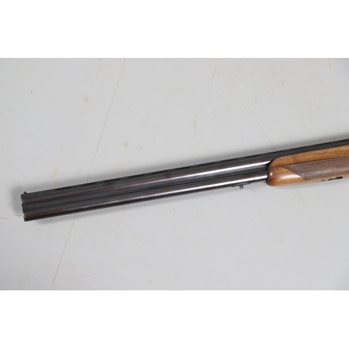 41 - A BERETTA 12 BORE SHOTGUN. A 12 bore shotgun by Pietro Beretta of Italy with 71 cm over and under ba... 