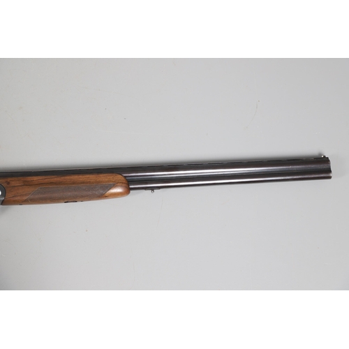 41 - A BERETTA 12 BORE SHOTGUN. A 12 bore shotgun by Pietro Beretta of Italy with 71 cm over and under ba... 