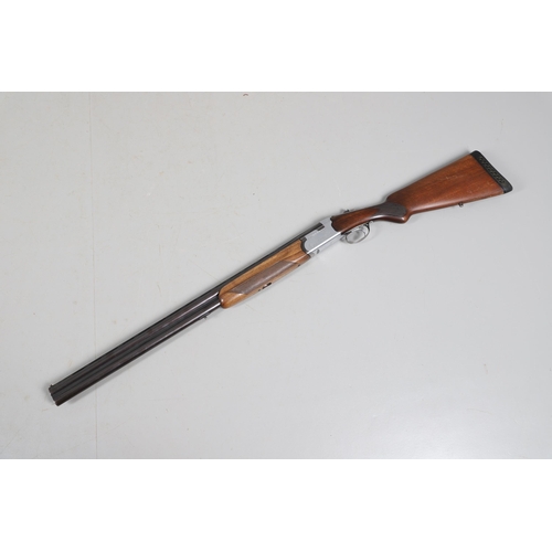 41 - A BERETTA 12 BORE SHOTGUN. A 12 bore shotgun by Pietro Beretta of Italy with 71 cm over and under ba... 