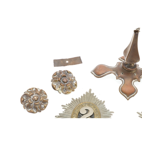 418 - A 2ND (QUEEN'S BAYS) DRAGOON GUARD HELMET PLATE AND OTHER HELMET FITTINGS. A 'Bays' helmet plate wit... 