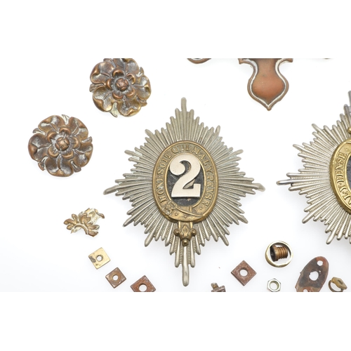 418 - A 2ND (QUEEN'S BAYS) DRAGOON GUARD HELMET PLATE AND OTHER HELMET FITTINGS. A 'Bays' helmet plate wit... 