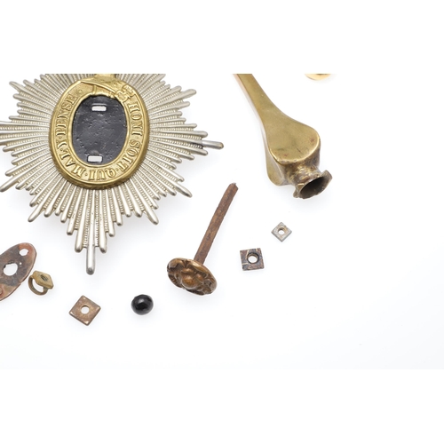 418 - A 2ND (QUEEN'S BAYS) DRAGOON GUARD HELMET PLATE AND OTHER HELMET FITTINGS. A 'Bays' helmet plate wit... 