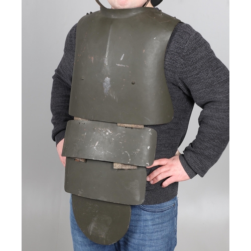 451 - A REPRODUCTION SET OF FIRST WORLD WAR GERMAN BODY ARMOUR. A reproduction set of German body armour, ... 