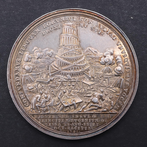 452 - A FINE DUTCH SILVER HISTORIC MEDAL COMMEMORATING THE SIEGE OF LILLE IN 1708. An early 18th Century m... 