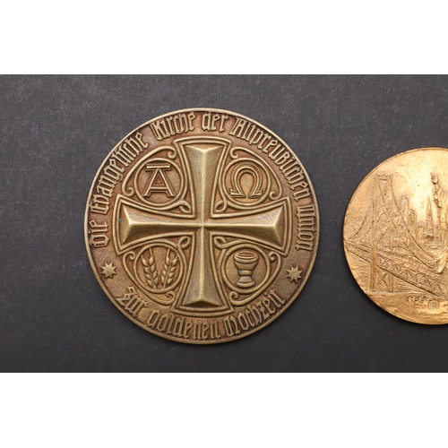 464 - A WHITE METAL MEDAL COMMEMORATING THE DEATH OF THE DUKE OF YORK 1827 AND TWO OTHERS. A white metal m... 