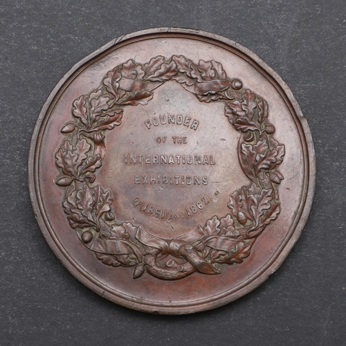 465 - A VICTORIAN BRONZE MEDAL COMMEMORATING THE LIFE OF PRINCE ALBERT. Profile portrait of Prince Albert ... 