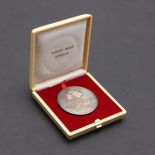 467 - A MEDAL COMMEMORATING THE OPENING OF THE FIRST DUTCH RAILWAY. An historic medal dated 20th September... 