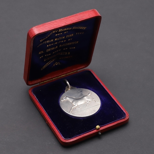 469 - A HACKNEY HORSE SOCIETY AWARD MEDAL, LINCOLNSHIRE 1901. A silver award medal by Mappin and Webb Lond... 