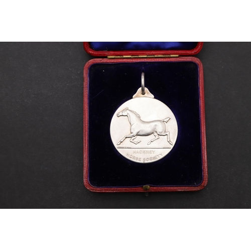 469 - A HACKNEY HORSE SOCIETY AWARD MEDAL, LINCOLNSHIRE 1901. A silver award medal by Mappin and Webb Lond... 