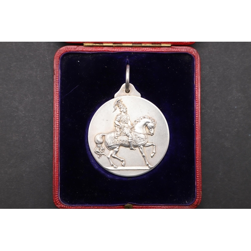 469 - A HACKNEY HORSE SOCIETY AWARD MEDAL, LINCOLNSHIRE 1901. A silver award medal by Mappin and Webb Lond... 