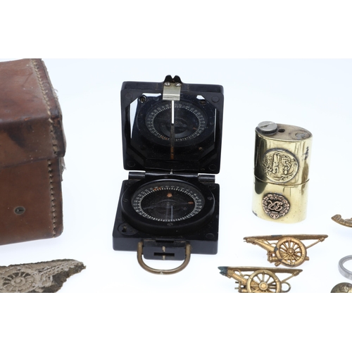 563 - A SECOND WORLD WAR TERRITORIAL TRIO, MINIATURES AND SUPPORTING ITEMS. A Second World War Trio compri... 