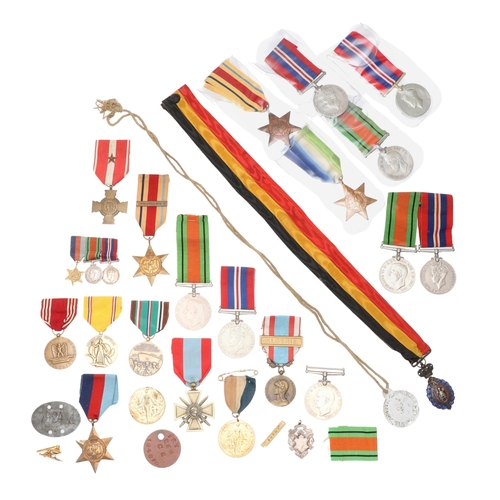 564 - A COLLECTION OF SECOND WORLD WAR AND OTHER MEDALS. A collection of Second World War and other medals... 