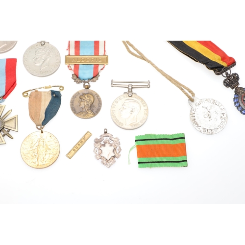 564 - A COLLECTION OF SECOND WORLD WAR AND OTHER MEDALS. A collection of Second World War and other medals... 