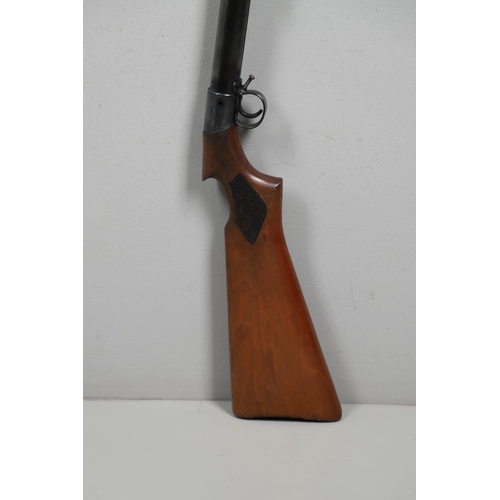 57 - AN UNUSUAL .177 BSA CLUB AIR RIFLE. A BSA .177 Air Rifle with a 49cm barrel with rotating loading po... 