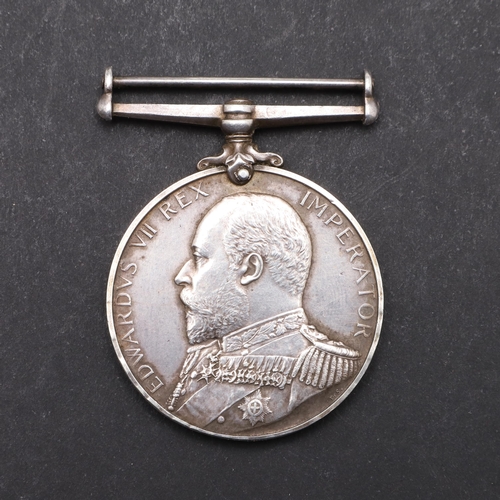 572 - AN EDWARD VII ROYAL NAVAL RESERVE LONG SERVICE AND GOOD CONDUCT MEDAL. A Long Service and Good Condu... 