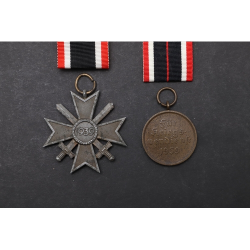 575 - A SECOND WORLD WAR GERMAN WAR SERVICE CROSS AND SIMILAR WAR SERVICE MEDAL. A Second World War War Se... 