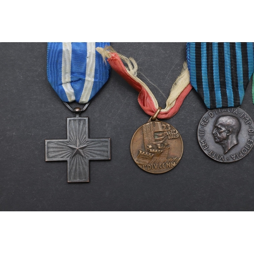 576 - A SMALL COLLECTION OF ITALIAN SECOND WORLD WAR MEDALS AND A BADGE. A collection of Italian Second Wo... 