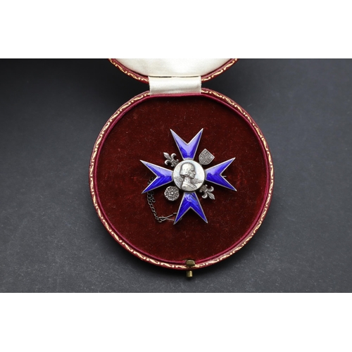 579 - THE BADGE OF THE FLORENCE NIGHTINGALE SCHOOL OF NURSING. An eight pointed star with dark blue enamel... 