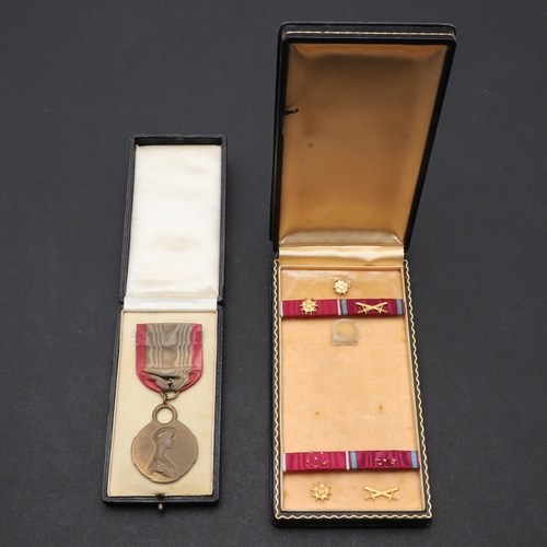 580 - A BELGIAN FIRST WORLD WAR RED CROSS MEDAL. Queen Elizabeth of Belgium's medal 1914-1916. Awarded to ... 