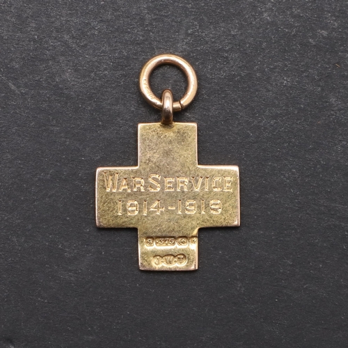 581 - AN UNUSUAL GOLD AND ENAMEL RED CROSS AWARD FOR 'WAR SERVICE'. A small gold cross pendnant with clear... 