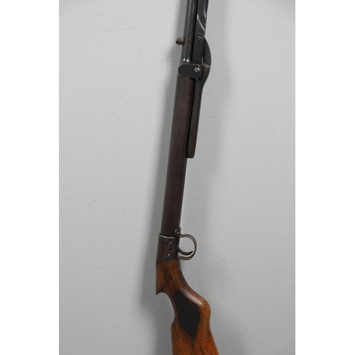 61 - A BSA 177 CLUB STANDARD AIR RIFLE. With a 49cm barrel and rotating loading point, numbered CS34171 a... 