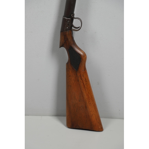 61 - A BSA 177 CLUB STANDARD AIR RIFLE. With a 49cm barrel and rotating loading point, numbered CS34171 a... 