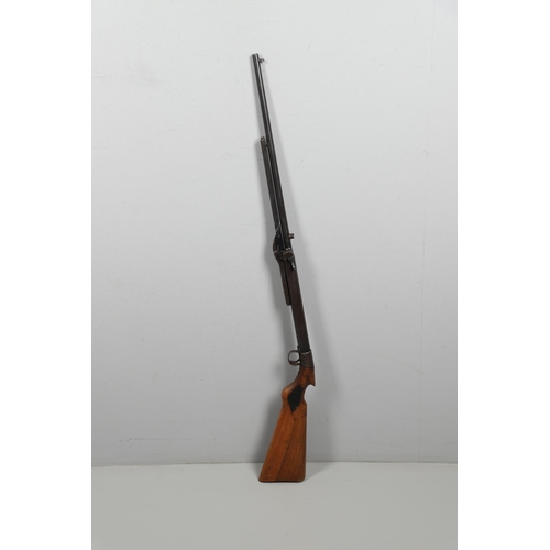 61 - A BSA 177 CLUB STANDARD AIR RIFLE. With a 49cm barrel and rotating loading point, numbered CS34171 a... 