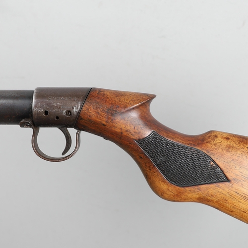 61 - A BSA 177 CLUB STANDARD AIR RIFLE. With a 49cm barrel and rotating loading point, numbered CS34171 a... 