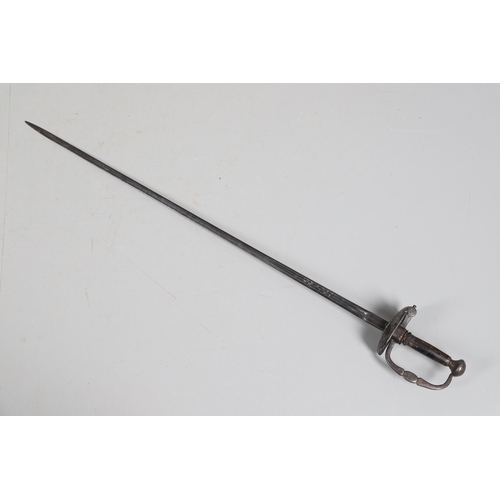 67 - A 17TH CENTURY TRANSITIONAL RAPIER. With a 78 cm slender, pointed, tapering blade with short double ... 