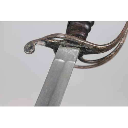 82 - AN 1822 PATTERN LIGHT CAVALRY TROOPERS SWORD. With an 89 cm slightly curved pointed blade with broad... 