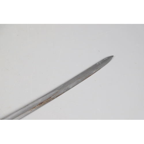 82 - AN 1822 PATTERN LIGHT CAVALRY TROOPERS SWORD. With an 89 cm slightly curved pointed blade with broad... 