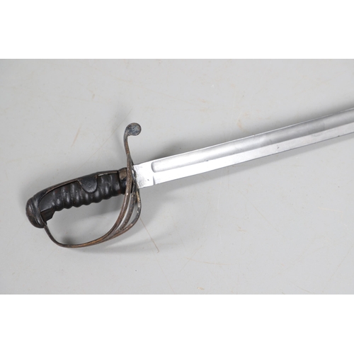 82 - AN 1822 PATTERN LIGHT CAVALRY TROOPERS SWORD. With an 89 cm slightly curved pointed blade with broad... 