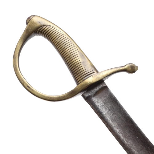 87 - A RUSSIAN CRIMEAN WAR PERIOD 1827 PATTERN GRENADIER'S SABRE. With a 68 cm curved, pointed single edg... 