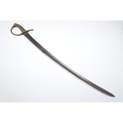 87 - A RUSSIAN CRIMEAN WAR PERIOD 1827 PATTERN GRENADIER'S SABRE. With a 68 cm curved, pointed single edg... 