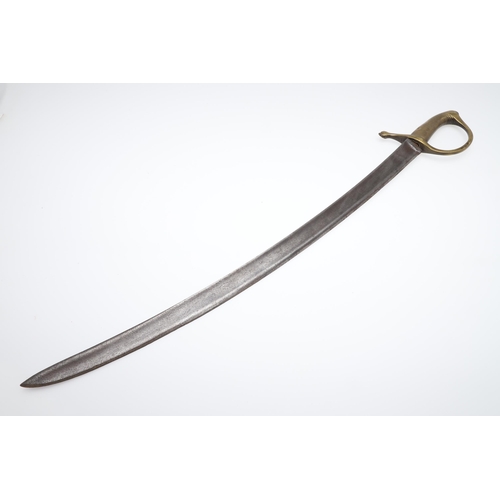 87 - A RUSSIAN CRIMEAN WAR PERIOD 1827 PATTERN GRENADIER'S SABRE. With a 68 cm curved, pointed single edg... 