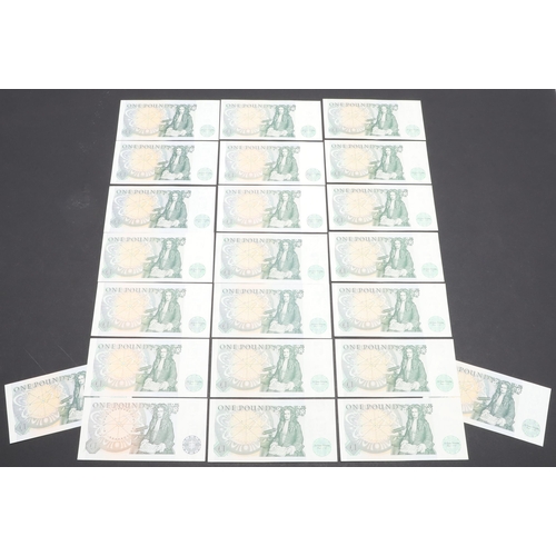 604 - A COLLECTION OF 23 SERIES D ONE POUND NOTES TO INCLUDE CONSECUTIVE RUNS. A collection of Series 'D' ... 