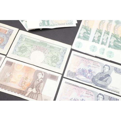 611 - A COLLECTION OF ELIZABETH II BANKNOTES TO INCLUDE A FIFTY POUND NOTE. A collection of banknotes comp... 