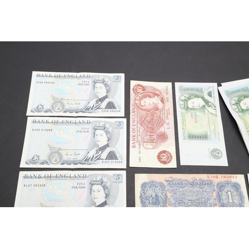 611 - A COLLECTION OF ELIZABETH II BANKNOTES TO INCLUDE A FIFTY POUND NOTE. A collection of banknotes comp... 