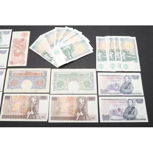 611 - A COLLECTION OF ELIZABETH II BANKNOTES TO INCLUDE A FIFTY POUND NOTE. A collection of banknotes comp... 