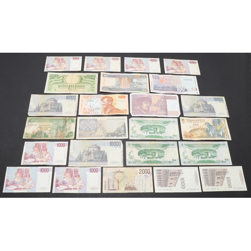 617 - A COLLECTION OF TWENTY FOUR VARIOUS WORLD BANKNOTES. A mixed collection of World banknotes to includ... 