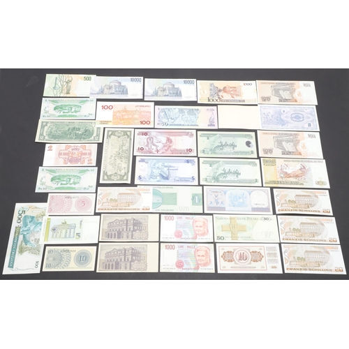 618 - A COLLECTION OF WORLD BANKNOTES FROM VARIOUS COUNTRIES. A collection of notes from Indonesia, Peru, ... 